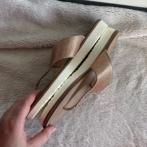 Xoxo Dorcie lightweight thong strap sandals - Picture 3 of 8